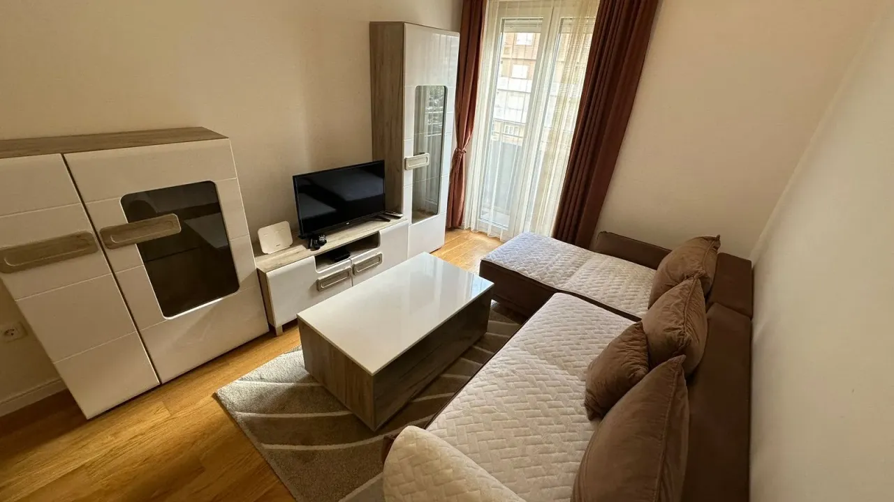 Izdavanje, jednosoban stan, 42m², Central Point, Podgorica