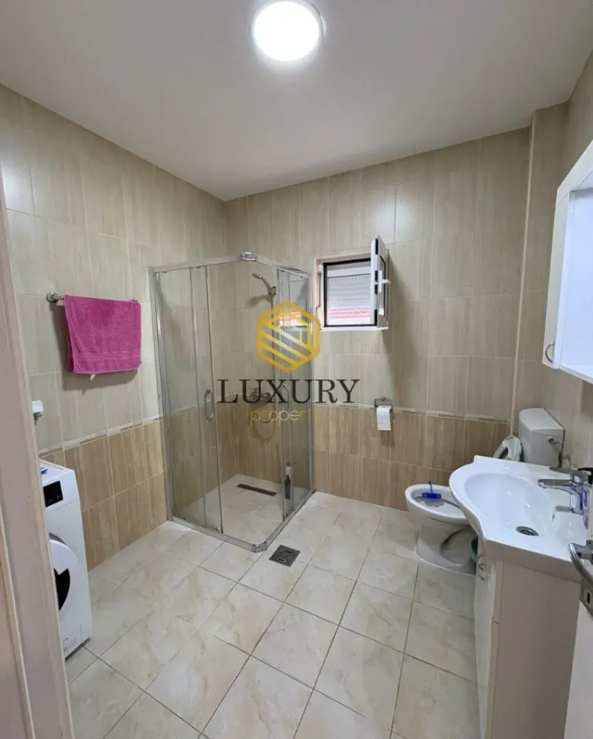 Rent, house, 350m², Zlatica, Podgorica