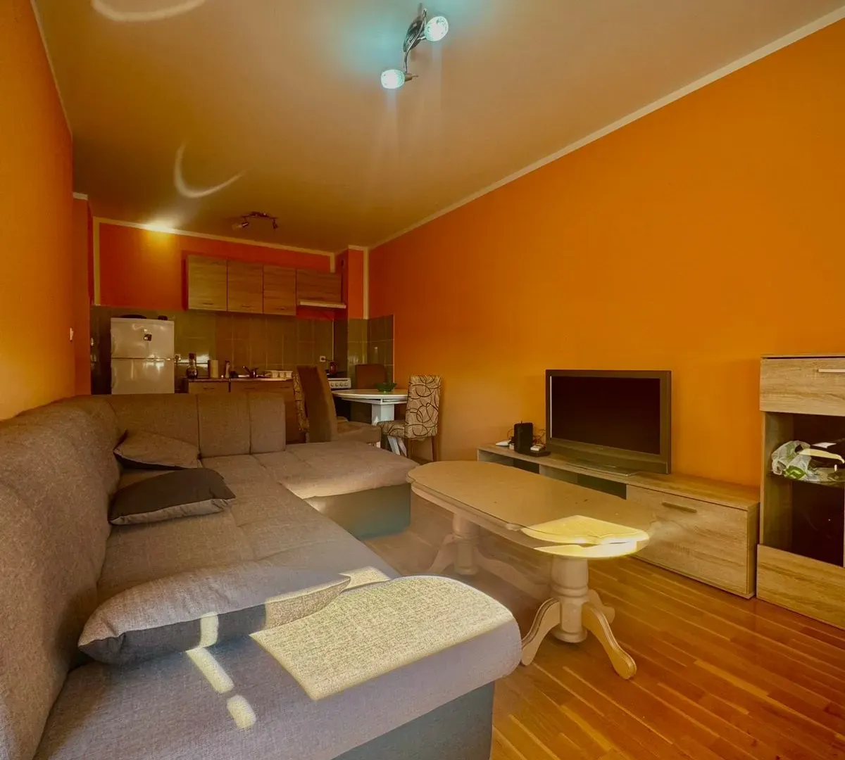 Izdavanje, jednosoban stan, 43m², Krivi Most, Podgorica