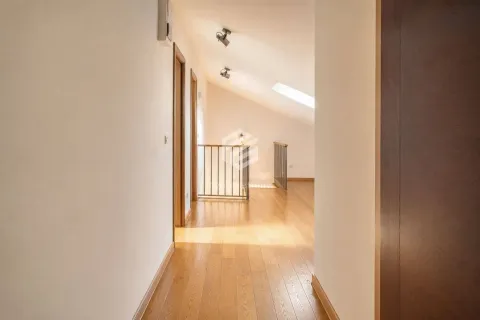 Rent, three bedroom apartment, 140m², Krivi Most, Podgorica - image 15