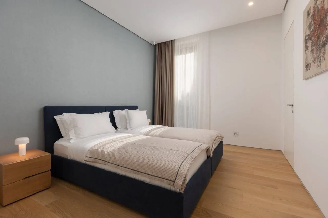 Prodaja, četvorosoban stan, 287m², Dukley Gardens, Budva