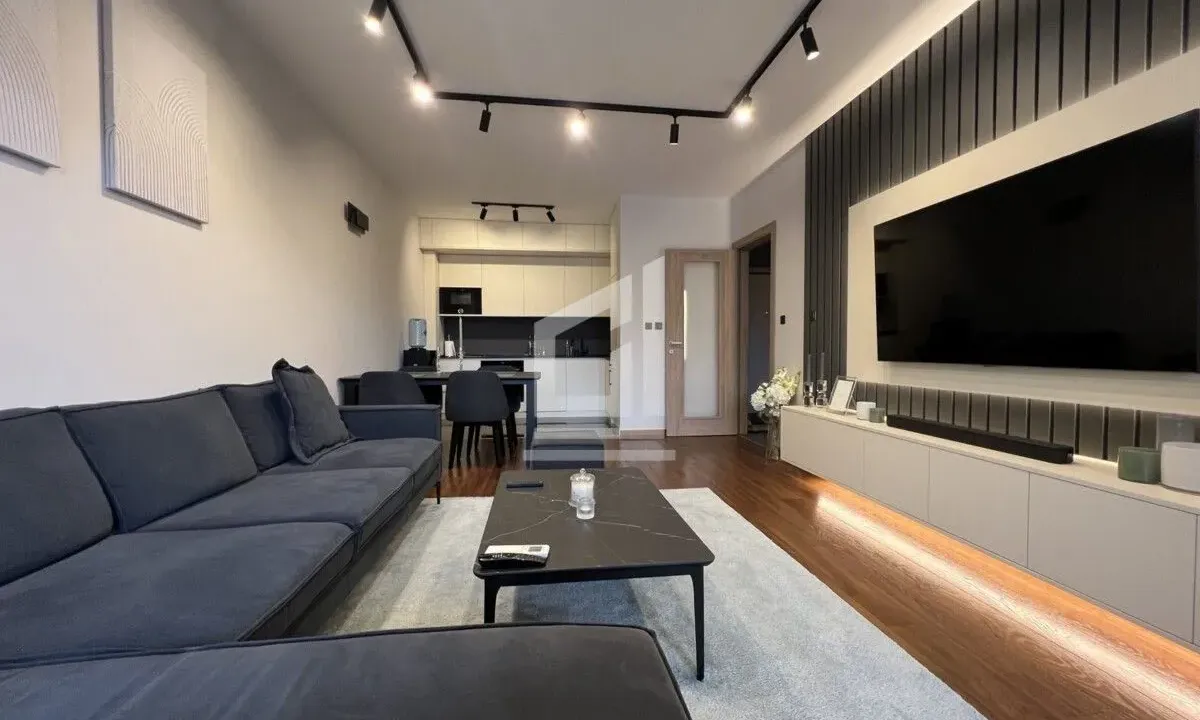 Izdavanje, trosoban stan, 96m², Master Kvart, Podgorica