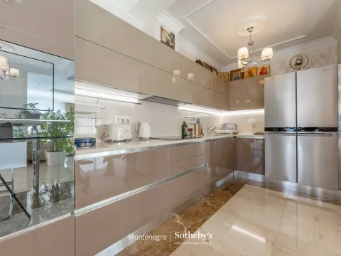 Sale, house, 410m², Blizikuće, Budva - image 8