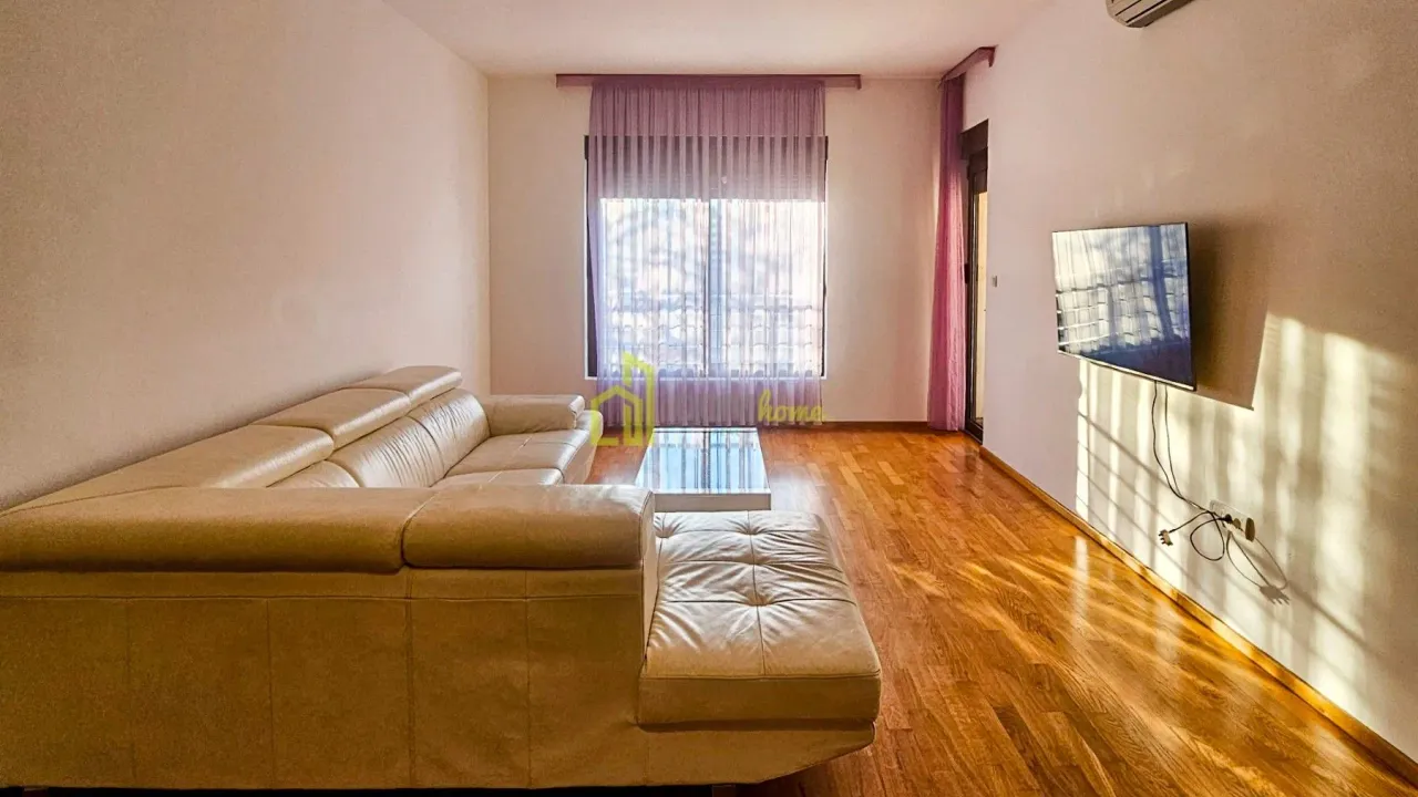 Izdavanje, dvosoban stan, 70m², Bečići, Budva