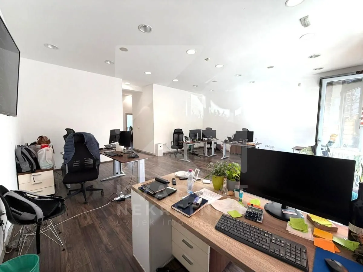 Rent, office space, 103m², City Kvart, Podgorica