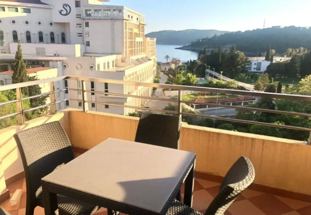 Rent, three bedroom apartment, 85m², Bečići, Budva