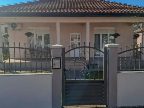 Izdavanje, kuća, 120m², Tološi, Podgorica - image 2