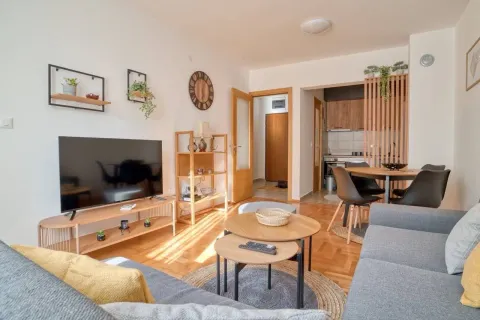 Rent, two bedroom apartment, 72m², Dubovica, Budva - image 2