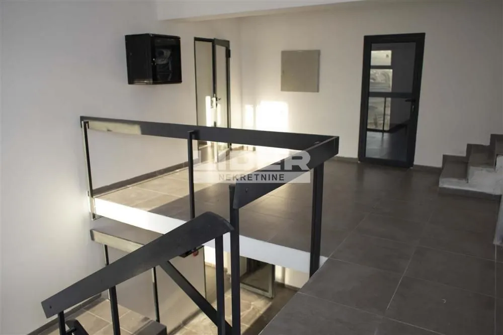 Rent, office space, 1450m², Karaburma, Palilula Sve Podlokacije