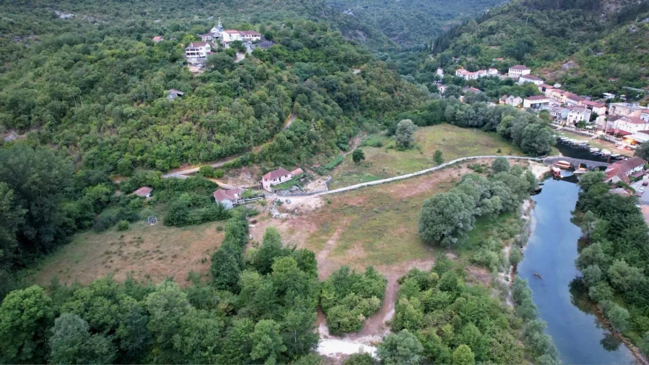 Prodaja, plac, 1300m², Cetinje, Crna Gora
