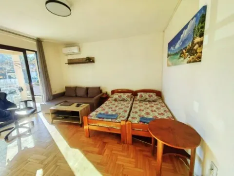 Izdavanje, trosoban stan, 130m², Dumidran, Tivat - image 3