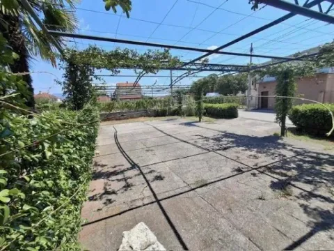 Izdavanje, kuća, 120m², Tološi, Podgorica - image 11