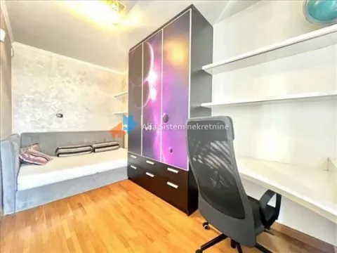 Izdavanje, trosoban stan, 83m², Stari Grad, Beograd - image 12
