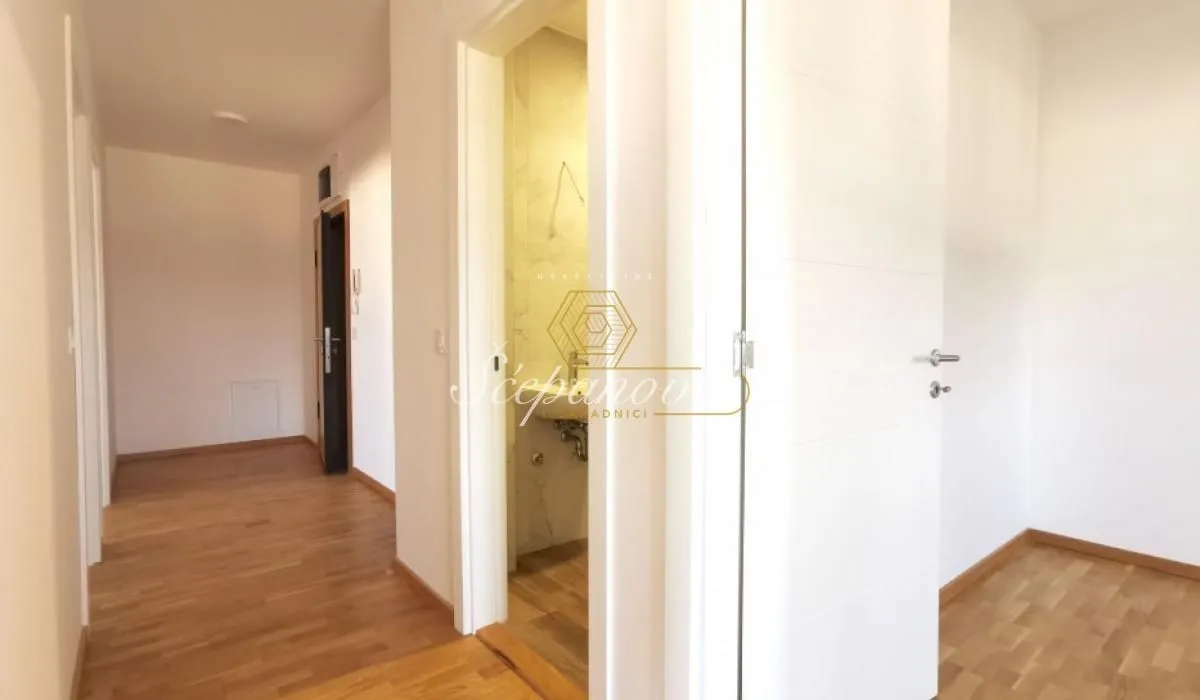 Prodaja, četvorosoban stan, 80m², Petrovaradin, Novi Sad