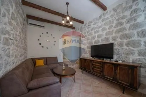 Izdavanje, jednosoban stan, 55m², Morinj, Kotor