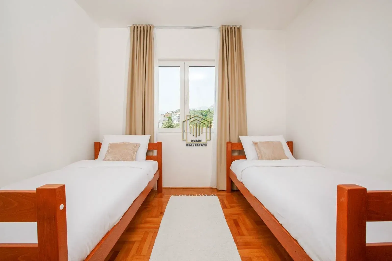 Izdavanje, dvosoban stan, 70m², Dobrota, Kotor