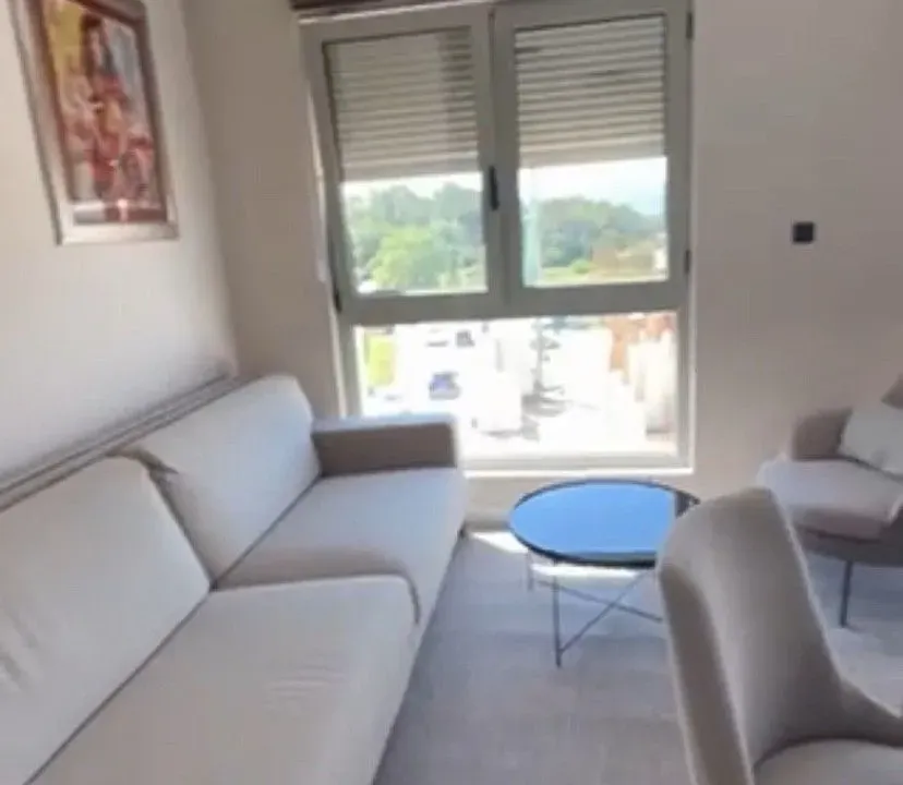 Izdavanje, dvosoban stan, 70m², Centar, Tivat