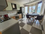 Izdavanje, četvorosoban stan, 220m², Gorica C, Podgorica - image 2