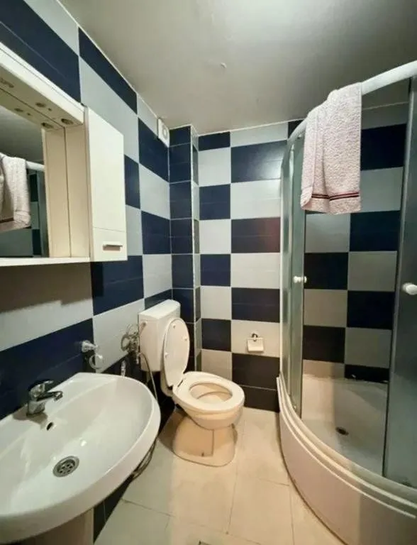 Izdavanje, trosoban stan, 92m², Podgorica, Crna Gora
