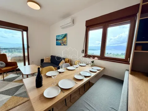 Living room with a dining table and sea view. - image 7