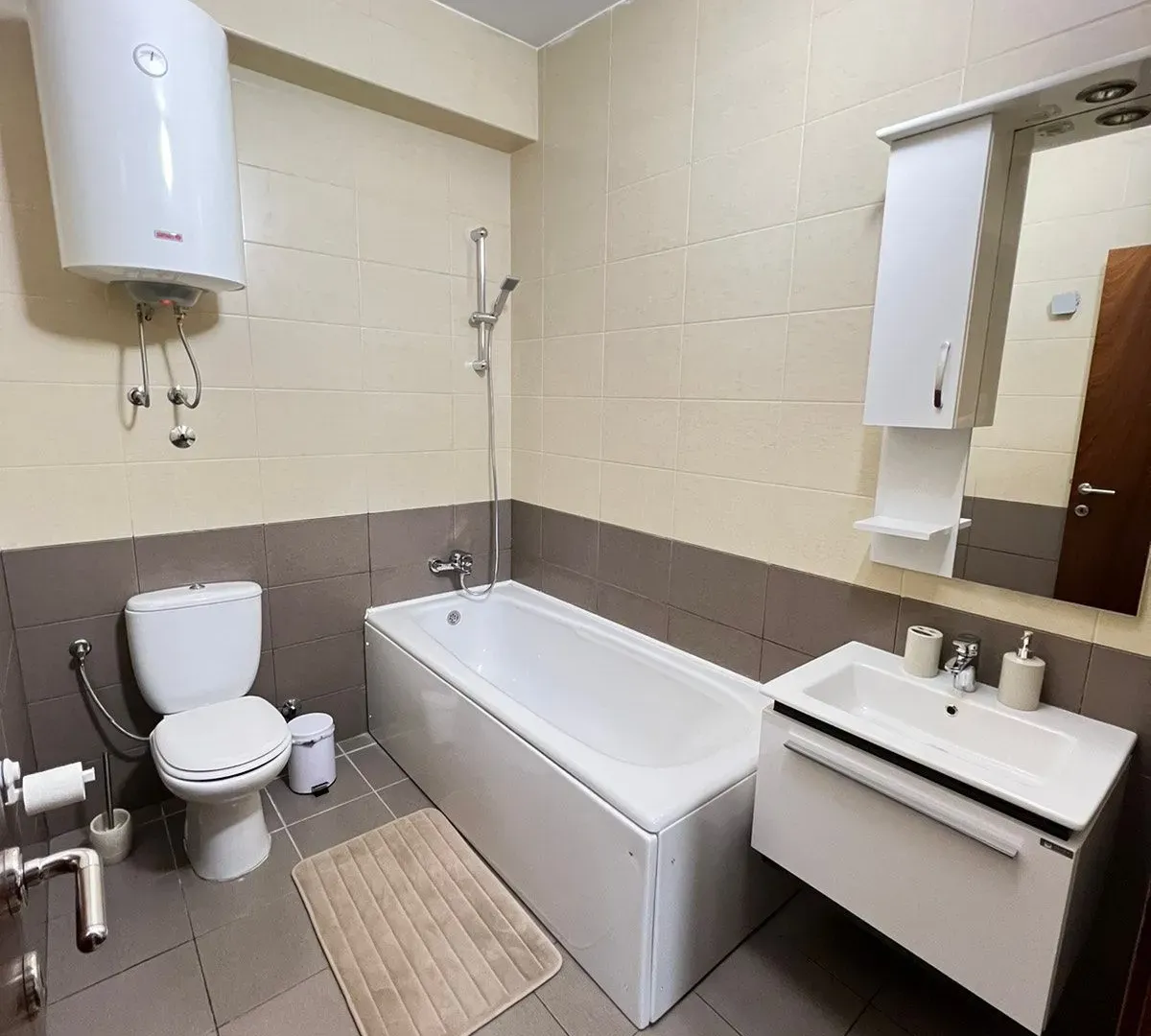 Izdavanje, dvosoban stan, 71m², Stari Aerodrom, Podgorica