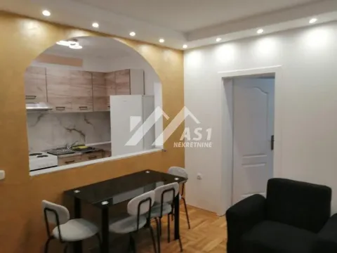 Izdavanje, trosoban stan, 50m², Centar, Novi Sad - image 2