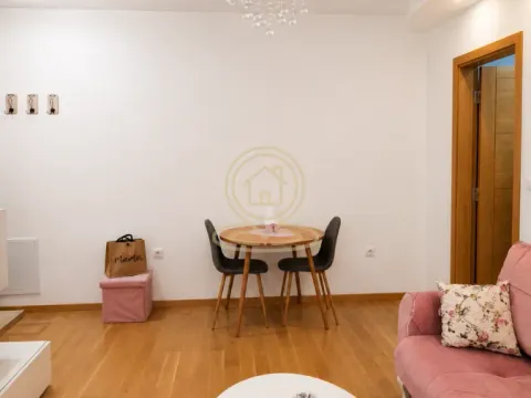 Rent, two bedroom apartment, 43m², Vračar Sve Podlokacije, Beograd - image 2
