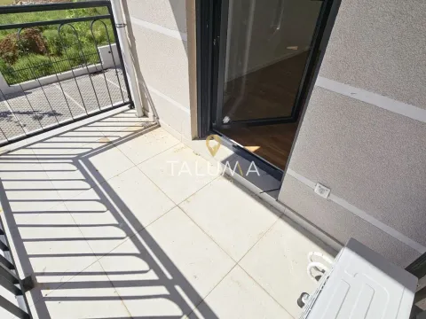 Izdavanje, dvosoban stan, 64m², Tološi, Podgorica - image 9