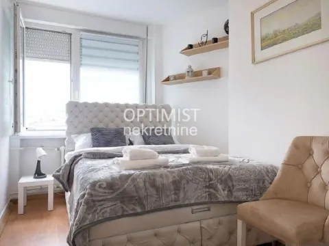 Izdavanje, trosoban stan, 45m², Vračar Sve Podlokacije, Beograd - image 9