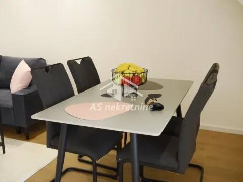 Izdavanje, trosoban stan, 73m², Stari Grad, Beograd - image 2