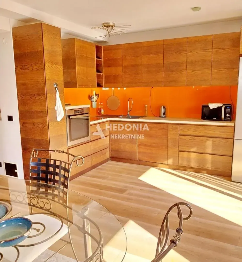 Izdavanje, četvorosoban stan, 120m², Savski Venac, Beograd