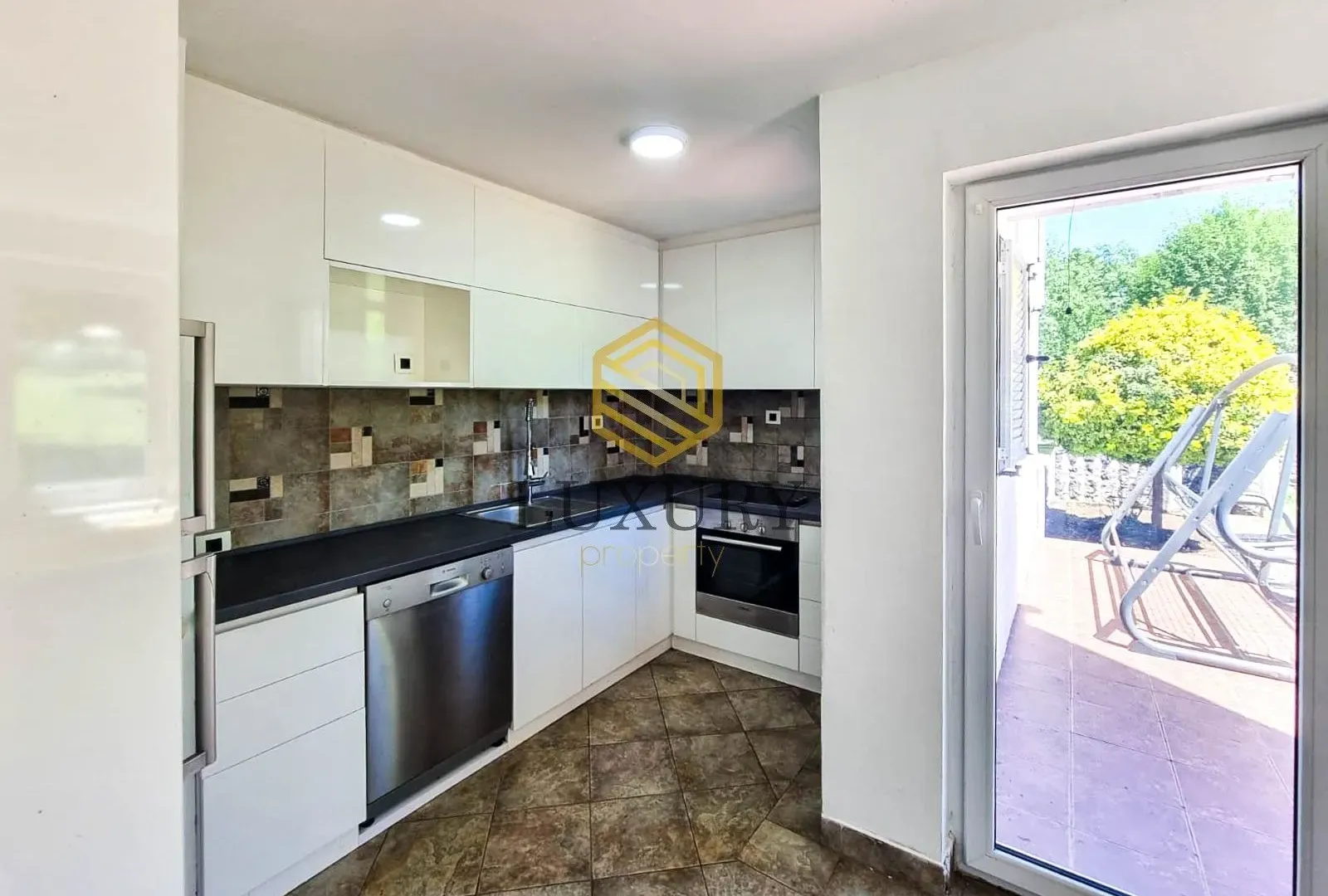 Rent, house, 270m², Mareza, Podgorica