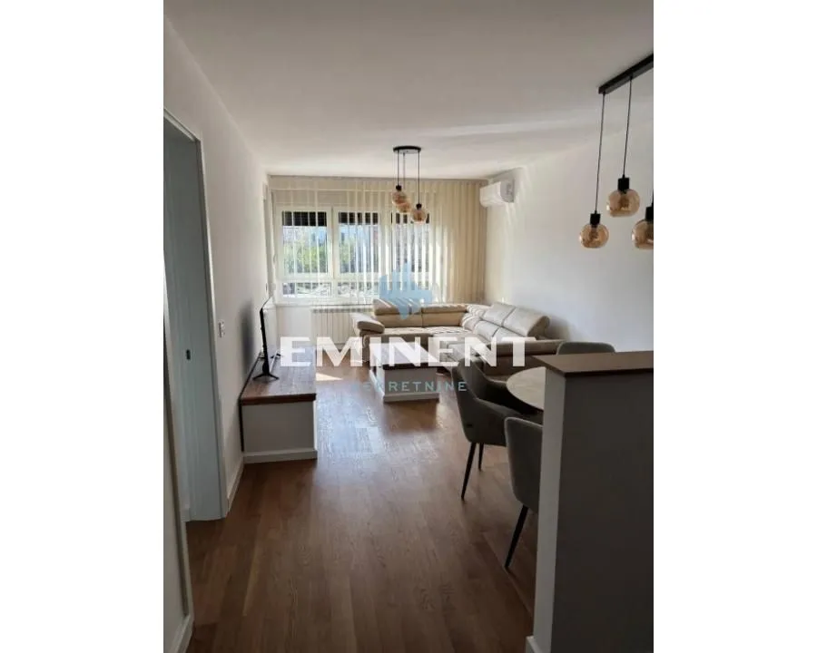 Izdavanje, dvosoban stan, 45m², Zemun Gornji Grad, Zemun Sve Podlokacije