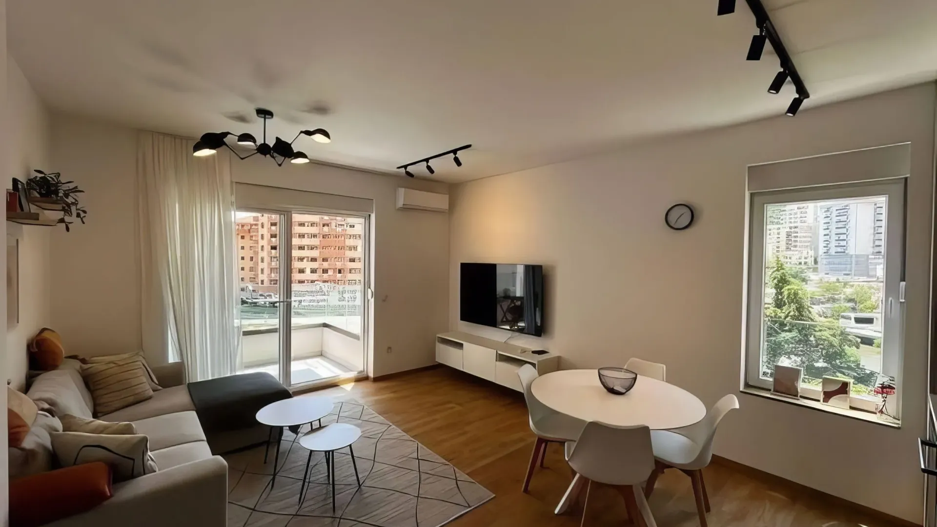 Izdavanje, jednosoban stan, 45m², Centar, Budva