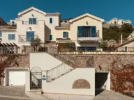 Izdavanje, kuća, 200m², Luštica Bay, Tivat - image 1