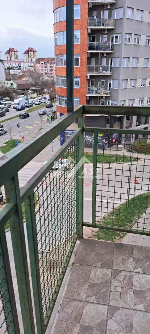 Izdavanje, jednosoban stan, 36m², Bulevar Evrope, Novi Sad Sve Podlokacije