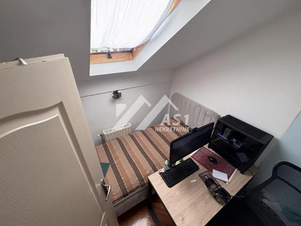 Prodaja, četvorosoban stan, 48m², Adamovićevo Naselje, Novi Sad Sve Podlokacije