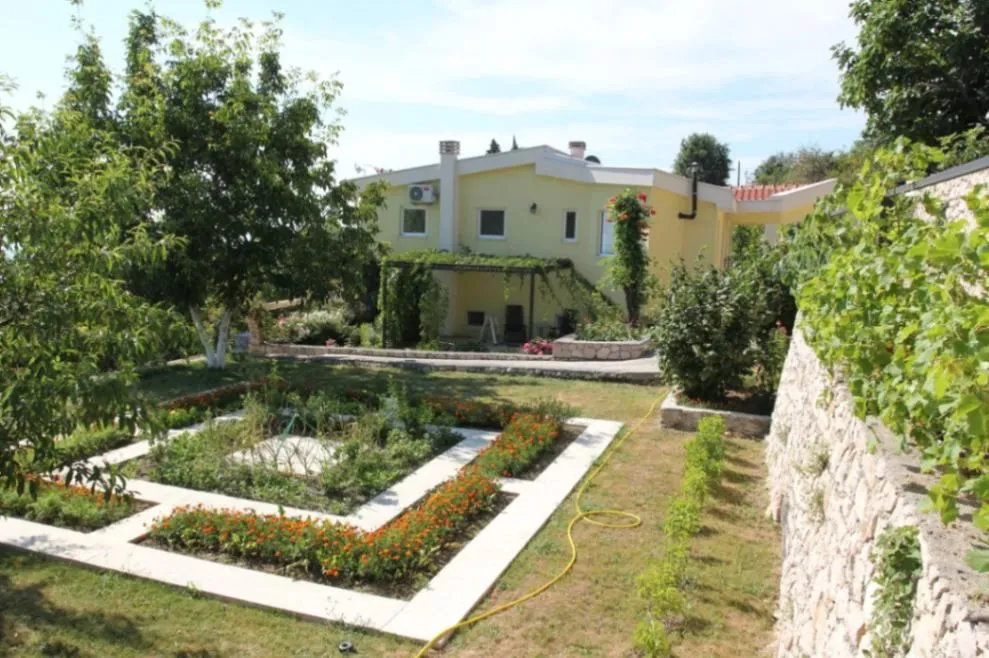 Prodaja, kuća, 400m², Dobre Vode, Bar