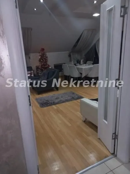 Prodaja, četvorosoban stan, 135m², Centar, Novi Sad