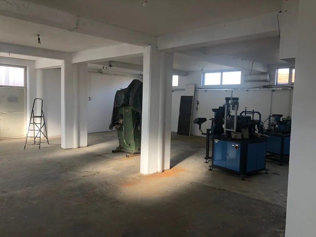 Sale, office space, 330m², Zemun Ugrinovci, Zemun Sve Podlokacije