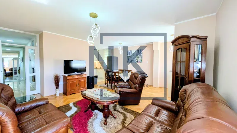 Izdavanje, dvosoban stan, 78m², Blok 5, Podgorica
