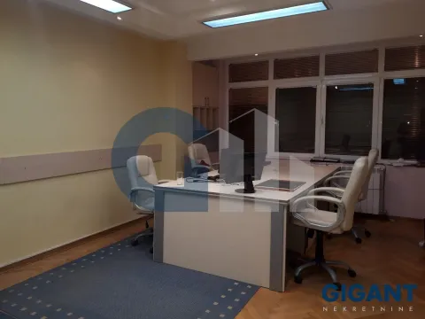 Izdavanje, trosoban stan, 72m², Stari Grad, Beograd - image 2