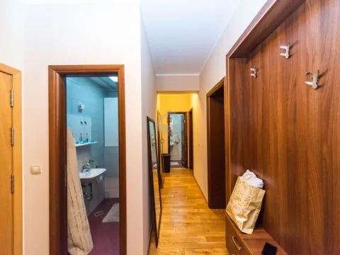 Izdavanje, dvosoban stan, 75m², Krivi Most, Podgorica - image 11