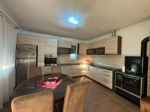 Rent, house, 100m², Pričelje, Podgorica - image 7