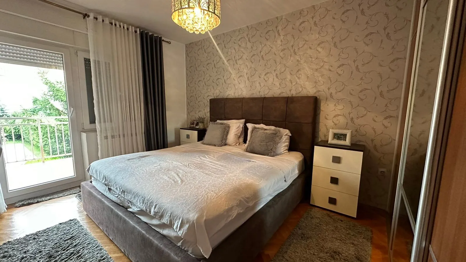 Izdavanje, kuća, 340m², Gorica C, Podgorica