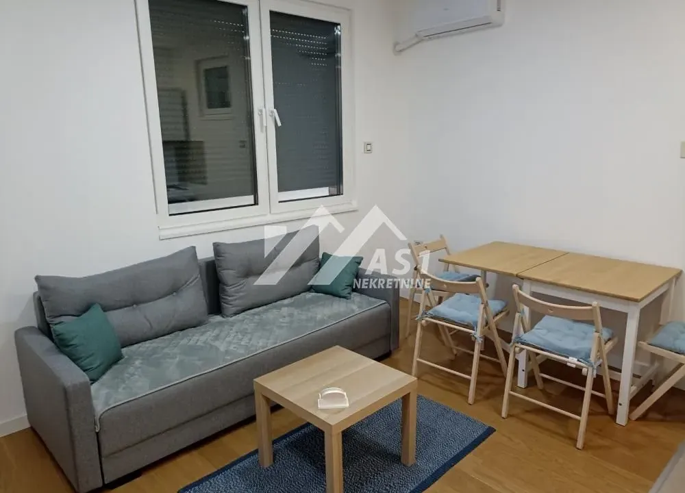 Izdavanje, jednosoban stan, 32m², Centar, Novi Sad