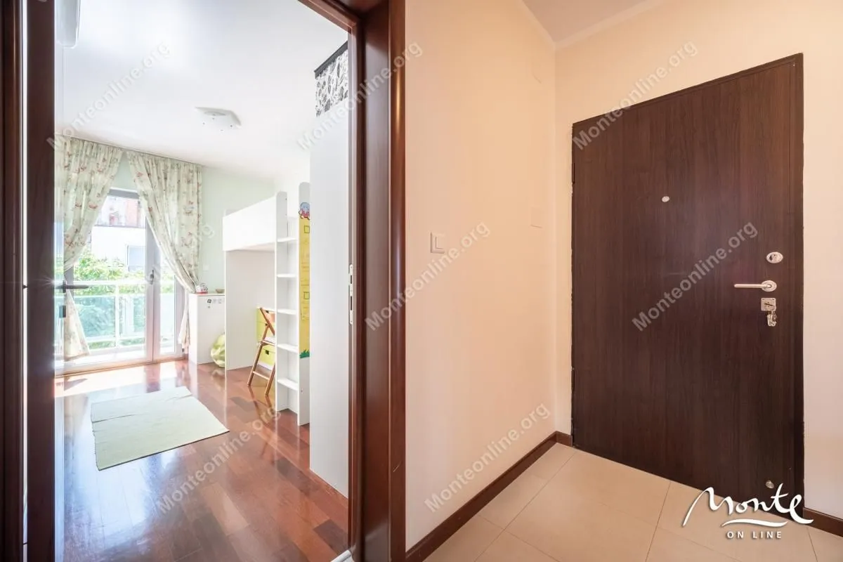Prodaja, dvosoban stan, 81m², Dobrota, Kotor
