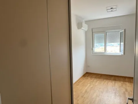 Izdavanje, dvosoban stan, 65m², Stari Aerodrom, Podgorica - image 5