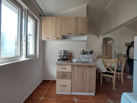 Rent, one bedroom apartment, 70m², Škaljari, Kotor - image 5