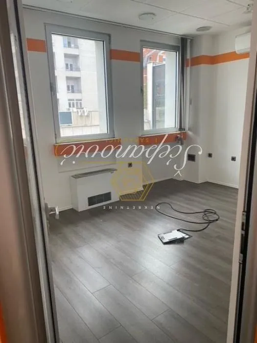 Rent, office space, 240m², Bulevar Oslobodjenja, Novi Sad Sve Podlokacije